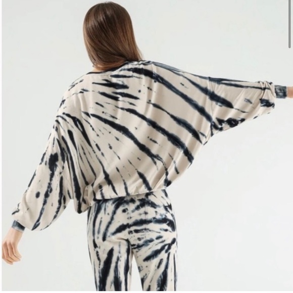 Young Fabulous & Broke Tie Dye Sweatshirt Size M Blue Cream EUC - Picture 3 of 14